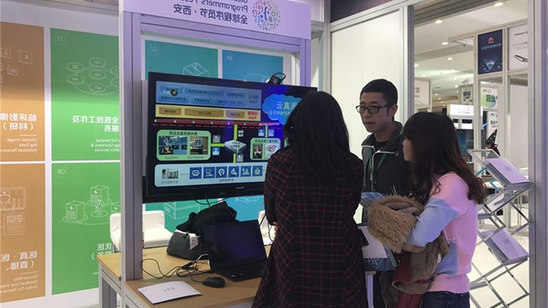 学校机房改造，如何选择合适的设备？**