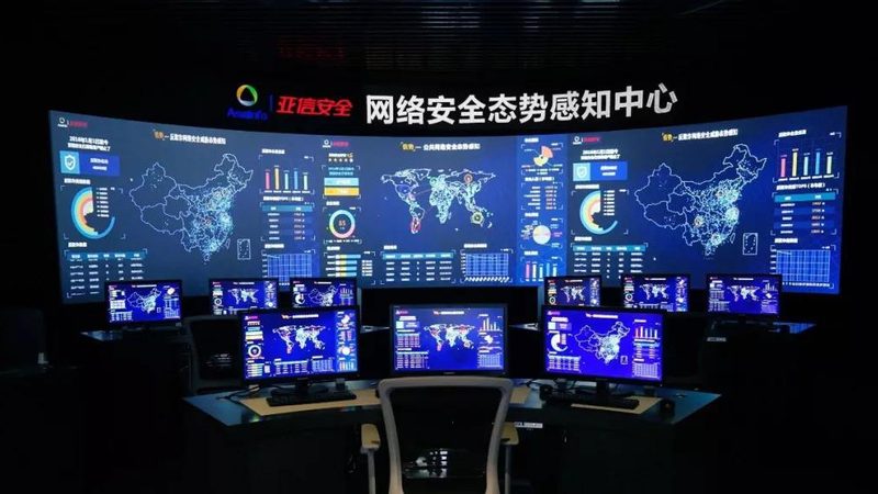 定制信息系统集成商费用主要包括以下几个方面：